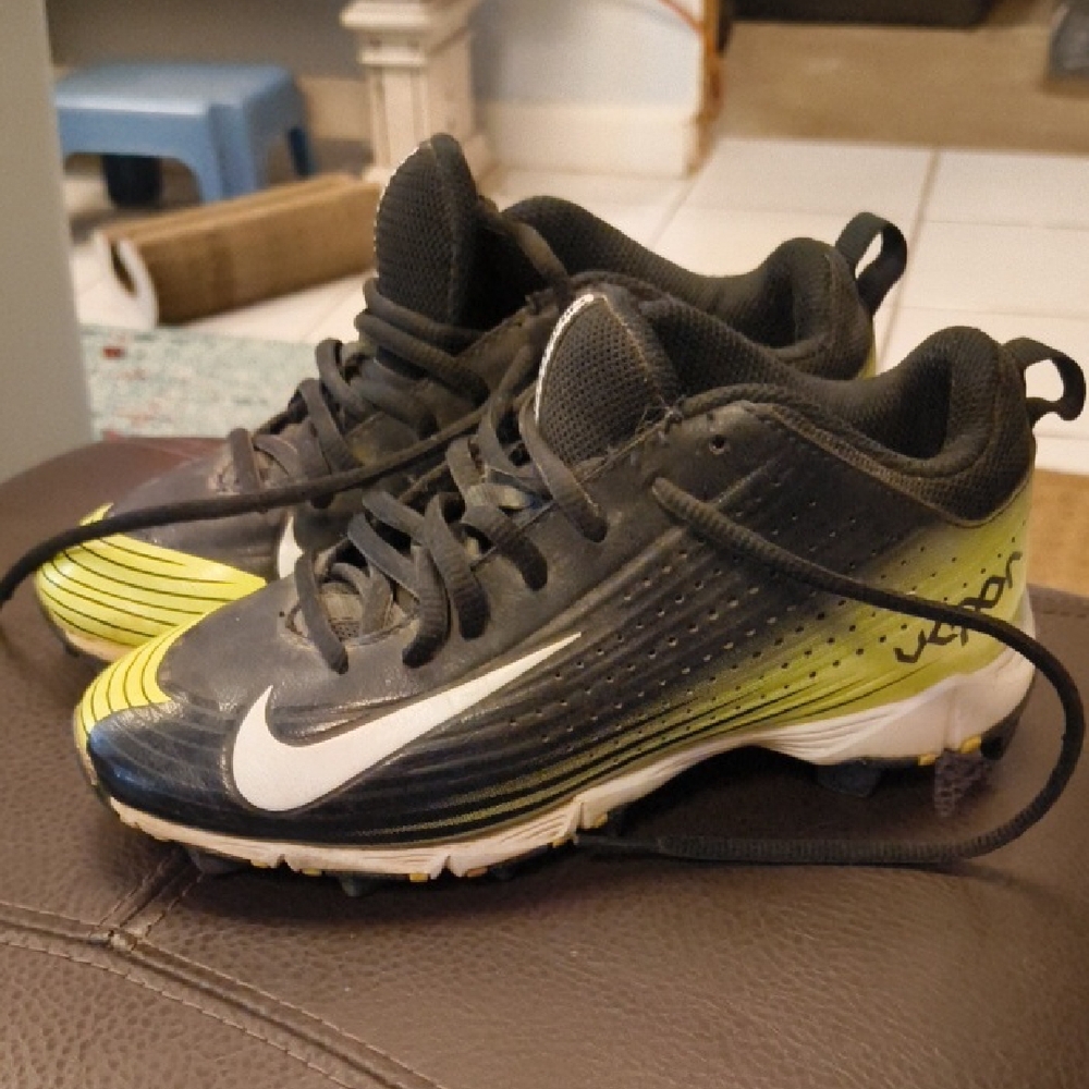Nike Kids Black and Yellow Gradient Sneakers